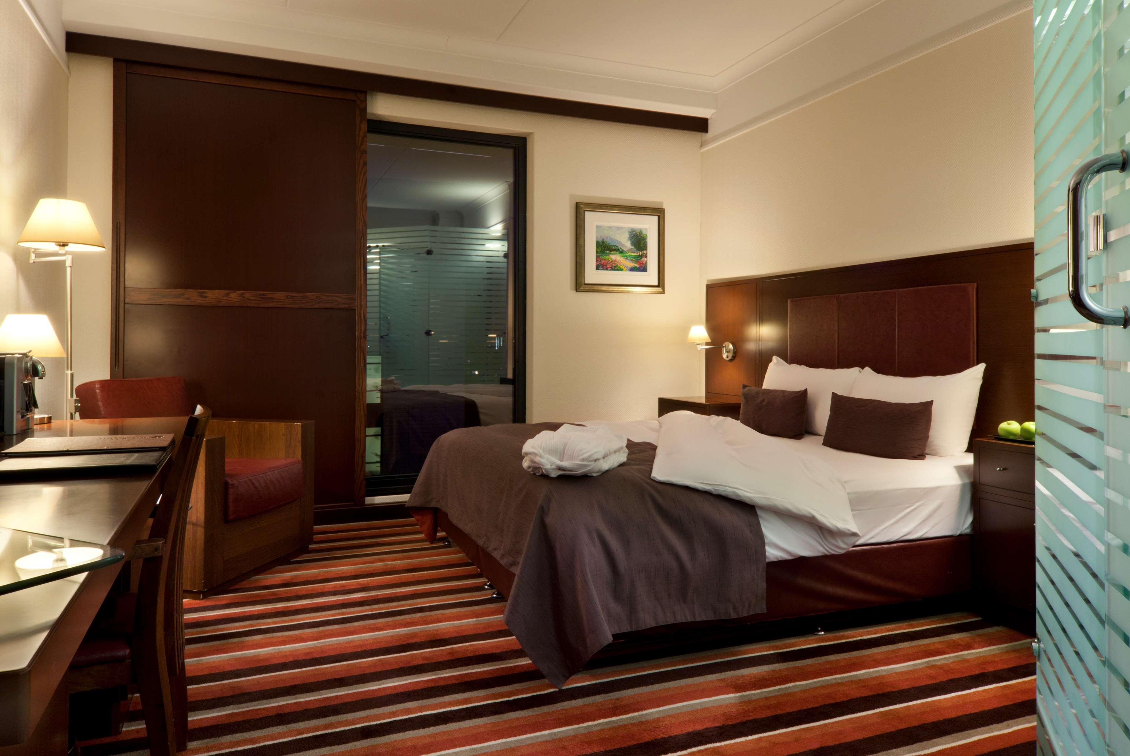 Best Western Plus La Corniche Toulon Exterior photo